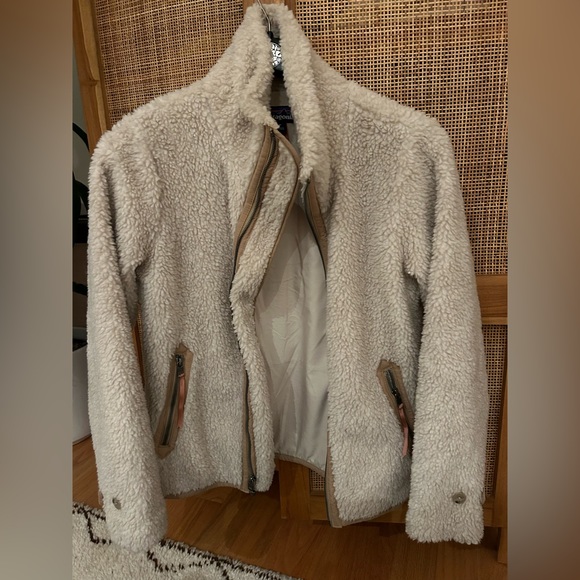 Patagonia fuzzy coat size S in Bone - Picture 1 of 3